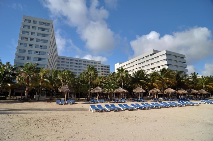 Imagen de los exteriores del Hotel Oasis Palm All Inclusive. Foto 9