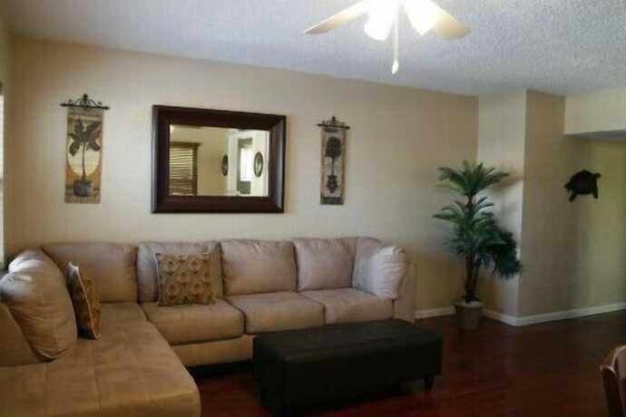 Imagen de la habitación del Hotel Oasis Palms Resort. Foto 6