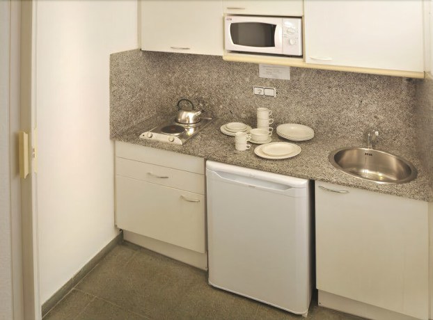 Imagen de la habitación del Hotel Oasis Park Junior Suites. Foto 12