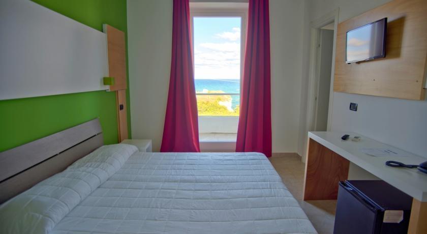 Imagen de la habitación del Hotel Oasis Park, MAGLIE. Foto 4