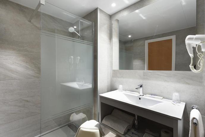 Imagen de la habitación del Hotel Oasis Park Splash. Foto 12