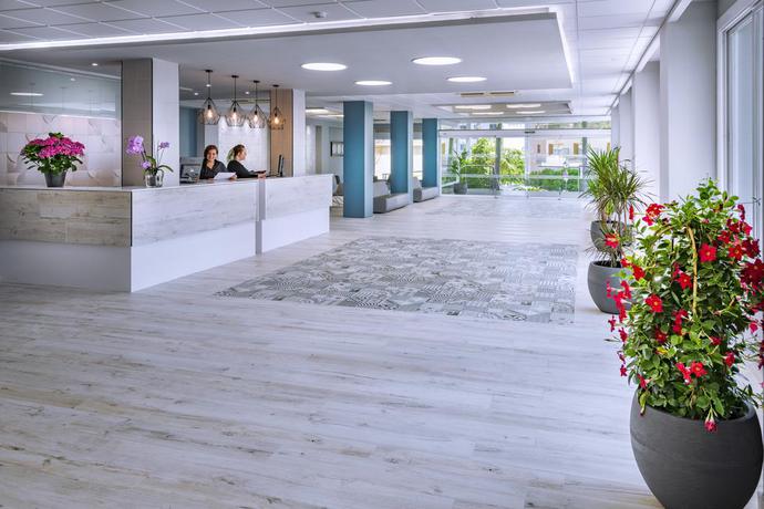 Imagen de los interiores del Hotel Oasis Park Splash. Foto 15