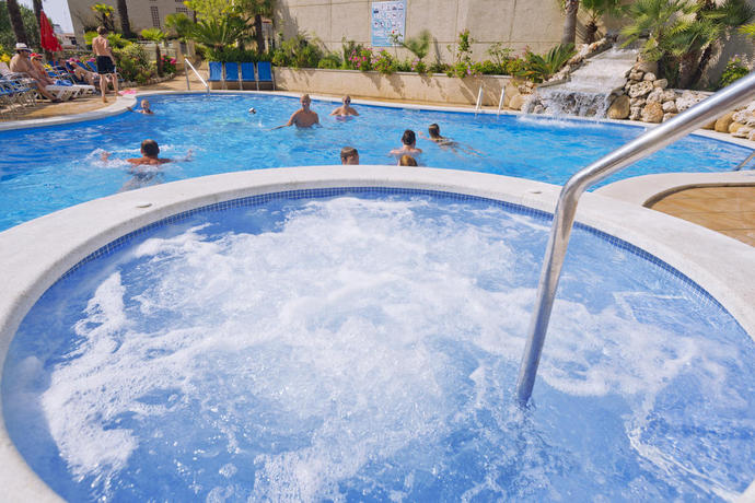 Imagen de la piscina del Hotel Oasis Park Splash. Foto 19