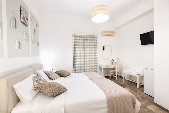 Imagen de la habitación del Hotel Oasis, Paros Ciudad. Foto 16