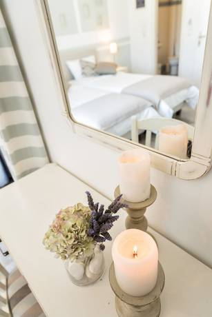 Imagen de la habitación del Hotel Oasis, Paros Ciudad. Foto 18
