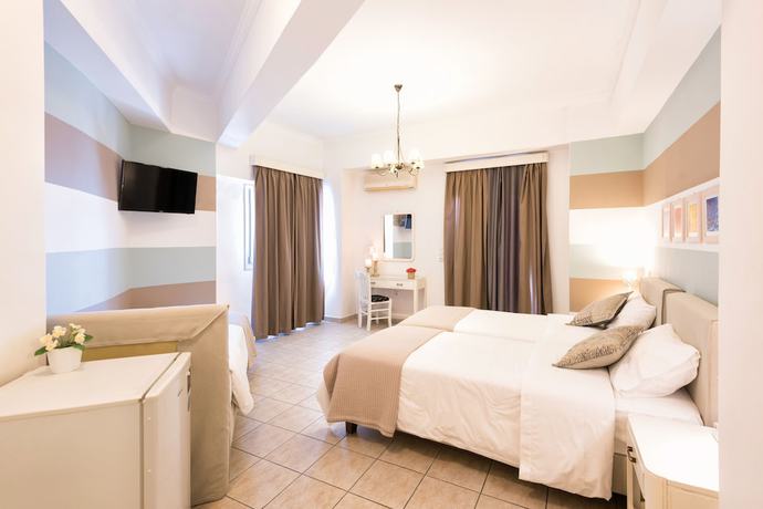 Imagen de la habitación del Hotel Oasis, Paros Ciudad. Foto 19