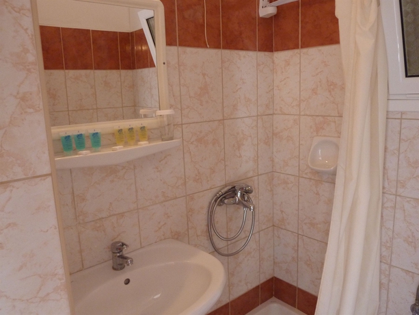 Imagen de la habitación del Hotel Oasis, Pikoulatika. Foto 2
