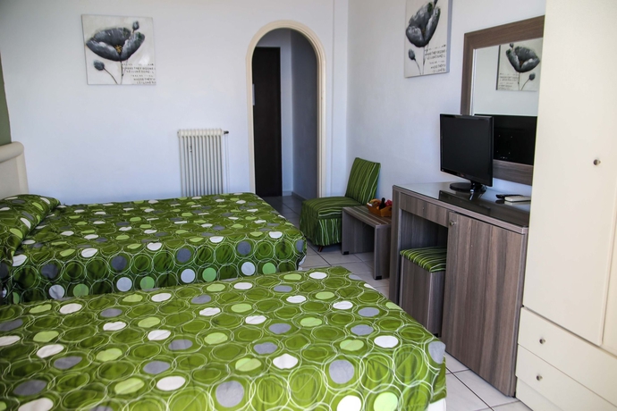 Imagen de la habitación del Hotel Oasis, Pikoulatika. Foto 8