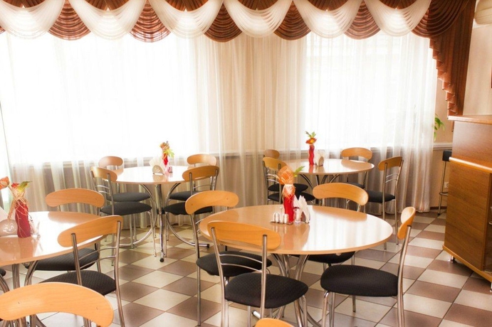 Imagen del bar/restaurante del Hotel Oasis, Pskov. Foto 2