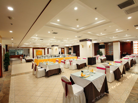 Imagen de los interiores del Hotel Oasis, Qinhuangdao. Foto 3