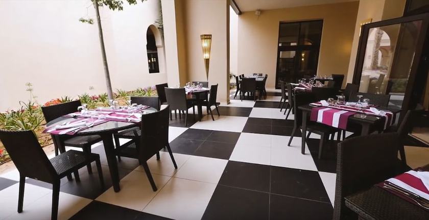 Imagen del bar/restaurante del Hotel Oasis Saidia Palace and Blue Pearl. Foto 3