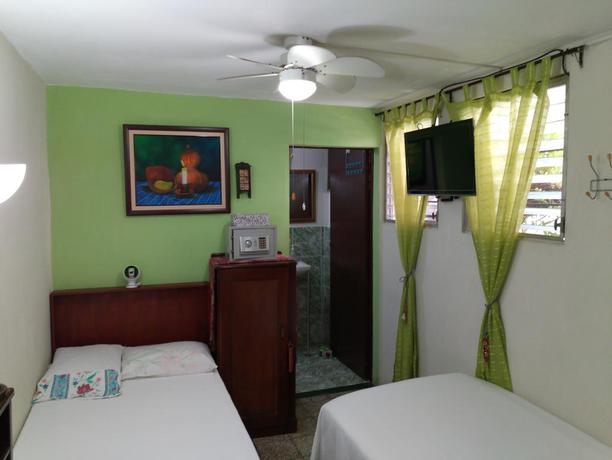 Imagen de la habitación del Hotel Oasis, San Salvador. Foto 4