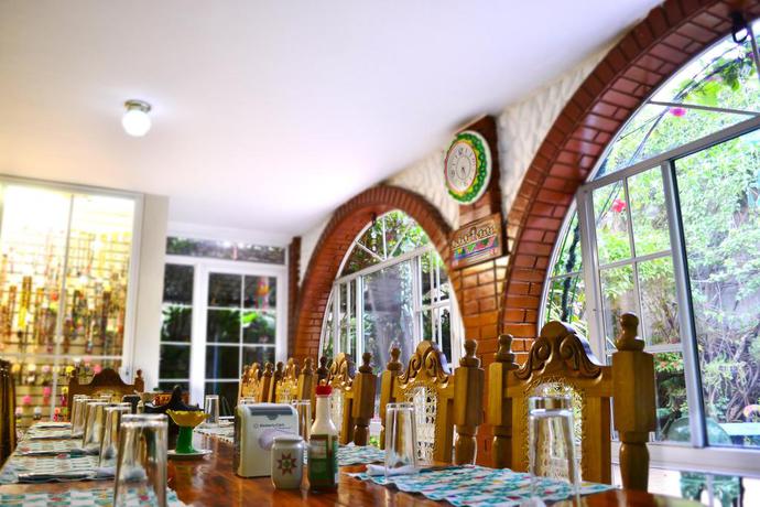 Imagen del bar/restaurante del Hotel Oasis, San Salvador. Foto 2