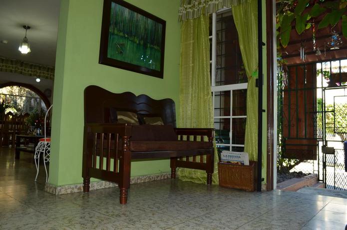 Imagen de los interiores del Hotel Oasis, San Salvador. Foto 12