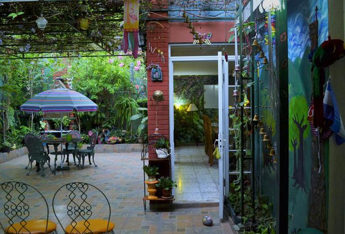 Imagen de los exteriores del Hotel Oasis, San Salvador. Foto 10