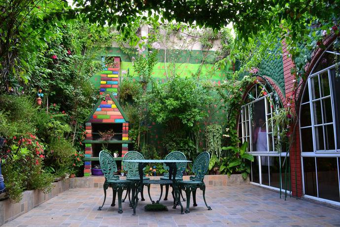 Imagen de los exteriores del Hotel Oasis, San Salvador. Foto 11