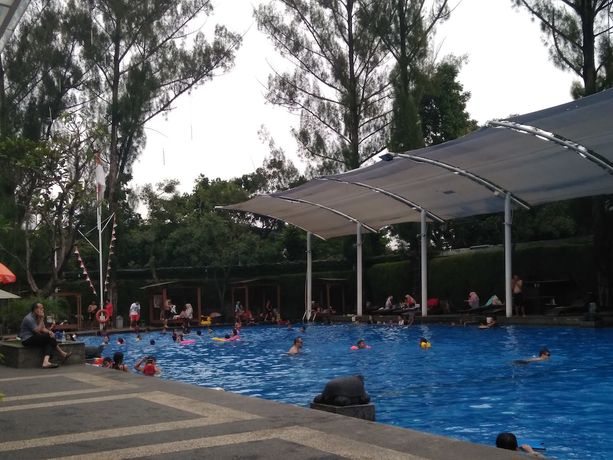 Imagen de la piscina del Hotel Oasis Siliwangi Sport. Foto 19