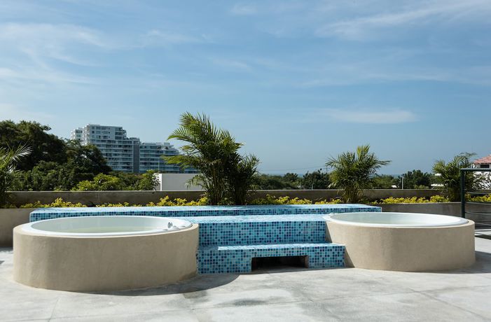 Imagen de los exteriores del Hotel Oasis Tropical. Foto 18