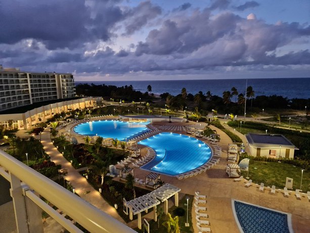 Imagen de la piscina del Hotel Oasis Varadero. Foto 5