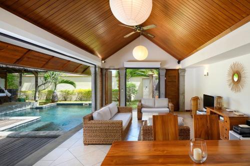 Imagen de la habitación del Hotel Oasis Villas by Fine and Country. Foto 17