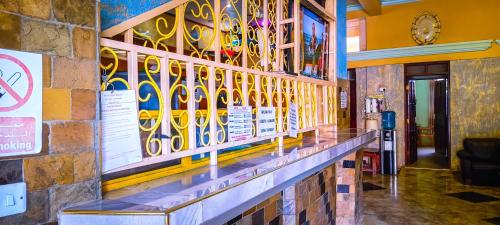 Imagen general del Hotel Oasis and Guest House. Voi. Foto 2