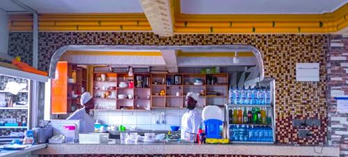 Imagen general del Hotel Oasis and Guest House. Voi. Foto 5