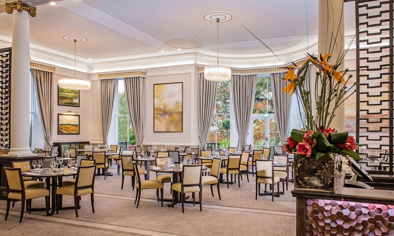 Imagen del bar/restaurante del Hotel Oatlands Park. Foto 9