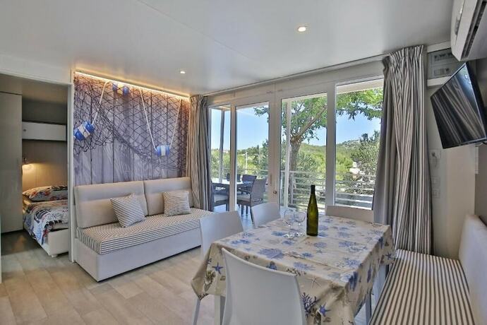 Imagen de la habitación del Hotel Oaza Mira Camping. Foto 19