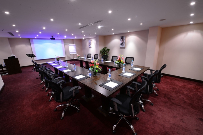 Imagen de los interiores del Hotel Obaer. Foto 9