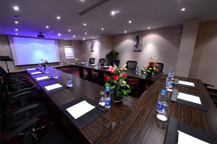 Imagen de los interiores del Hotel Obaer. Foto 13