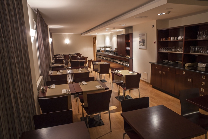 Imagen del bar/restaurante del Hotel Obaga Blanca. Foto 2