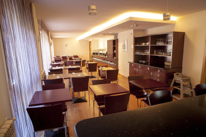 Imagen del bar/restaurante del Hotel Obaga Blanca. Foto 3