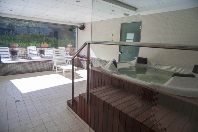 Imagen de la piscina del Hotel Obaga Blanca. Foto 11