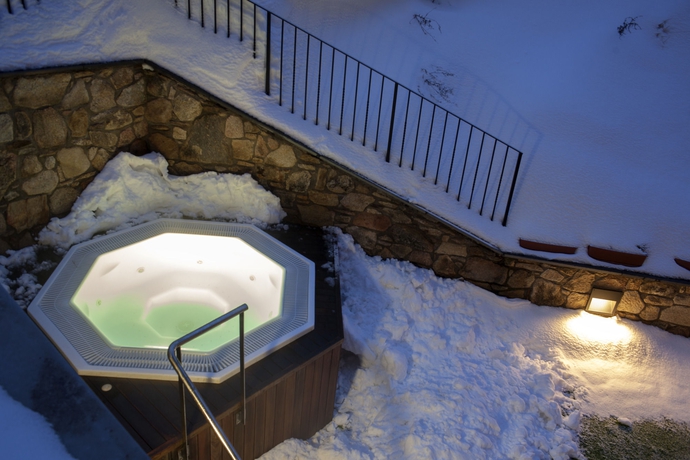 Imagen de los exteriores del Hotel Obaga Blanca. Foto 7