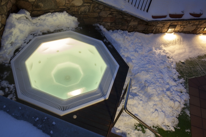 Imagen de los exteriores del Hotel Obaga Blanca. Foto 8