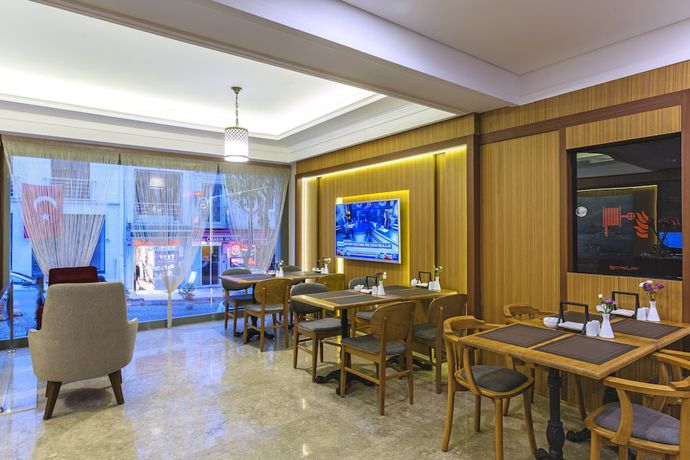 Imagen de los interiores del Hotel Obelisk and Suites. Foto 18