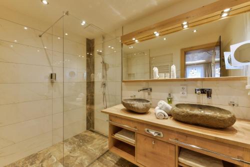Imagen de la habitación del Hotel Oberlechtaler Hof Boutique. Foto 13