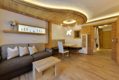 Imagen de la habitación del Hotel Oberlechtaler Hof Boutique. Foto 14