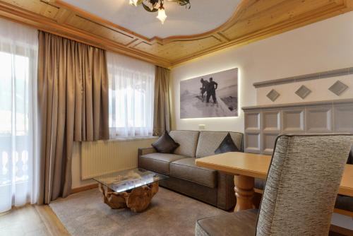 Imagen de la habitación del Hotel Oberlechtaler Hof Boutique. Foto 15
