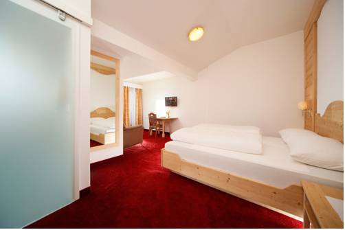 Imagen de la habitación del Hotel Oberwirt Weisses Kreuz. Foto 4