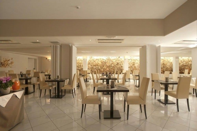 Imagen del bar/restaurante del Hotel Oc. Foto 2