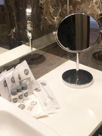 Imagen de la habitación del Hotel Oca Oriental Porto. Foto 15