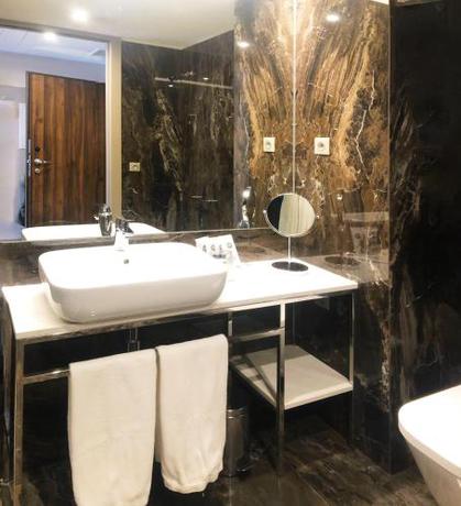 Imagen de la habitación del Hotel Oca Oriental Porto. Foto 17