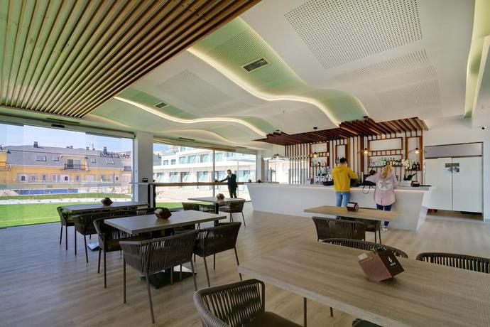 Imagen del bar/restaurante del Hotel Oca Playa De Foz and Spa. Foto 2