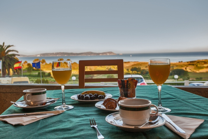 Imagen del bar/restaurante del Hotel Oca Vermar. Foto 5