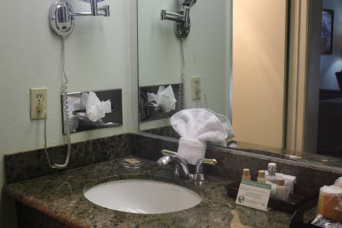 Imagen de la habitación del Hotel O'cairns Inn and Suites. Foto 14