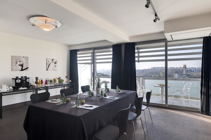 Imagen de los interiores del Hotel Occidental Aran Park. Foto 14