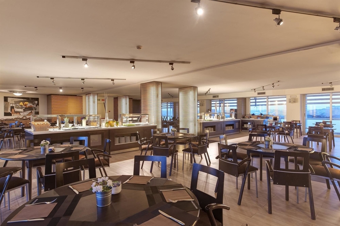 Imagen del bar/restaurante del Hotel Occidental Aran Park. Foto 4