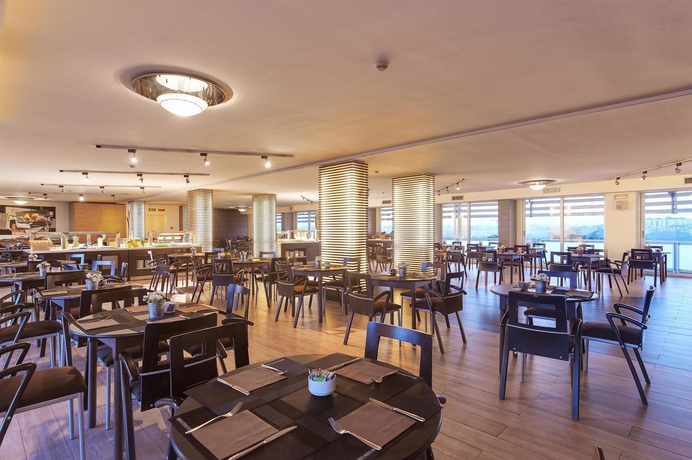 Imagen del bar/restaurante del Hotel Occidental Aran Park. Foto 7