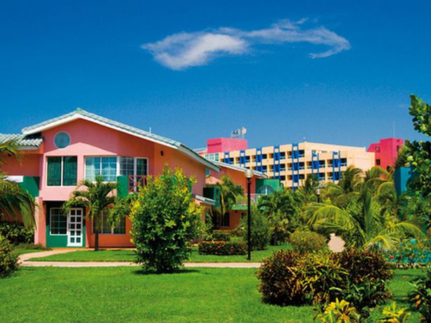 Imagen de los exteriores del Hotel Occidental Arenas Blancas by Barcel&oacute;. Foto 6